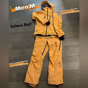 Jacket：Burton AK Hover Gore-Tex 3L jacket
Pant：Burton Freebird Gore-Tex 3L pants